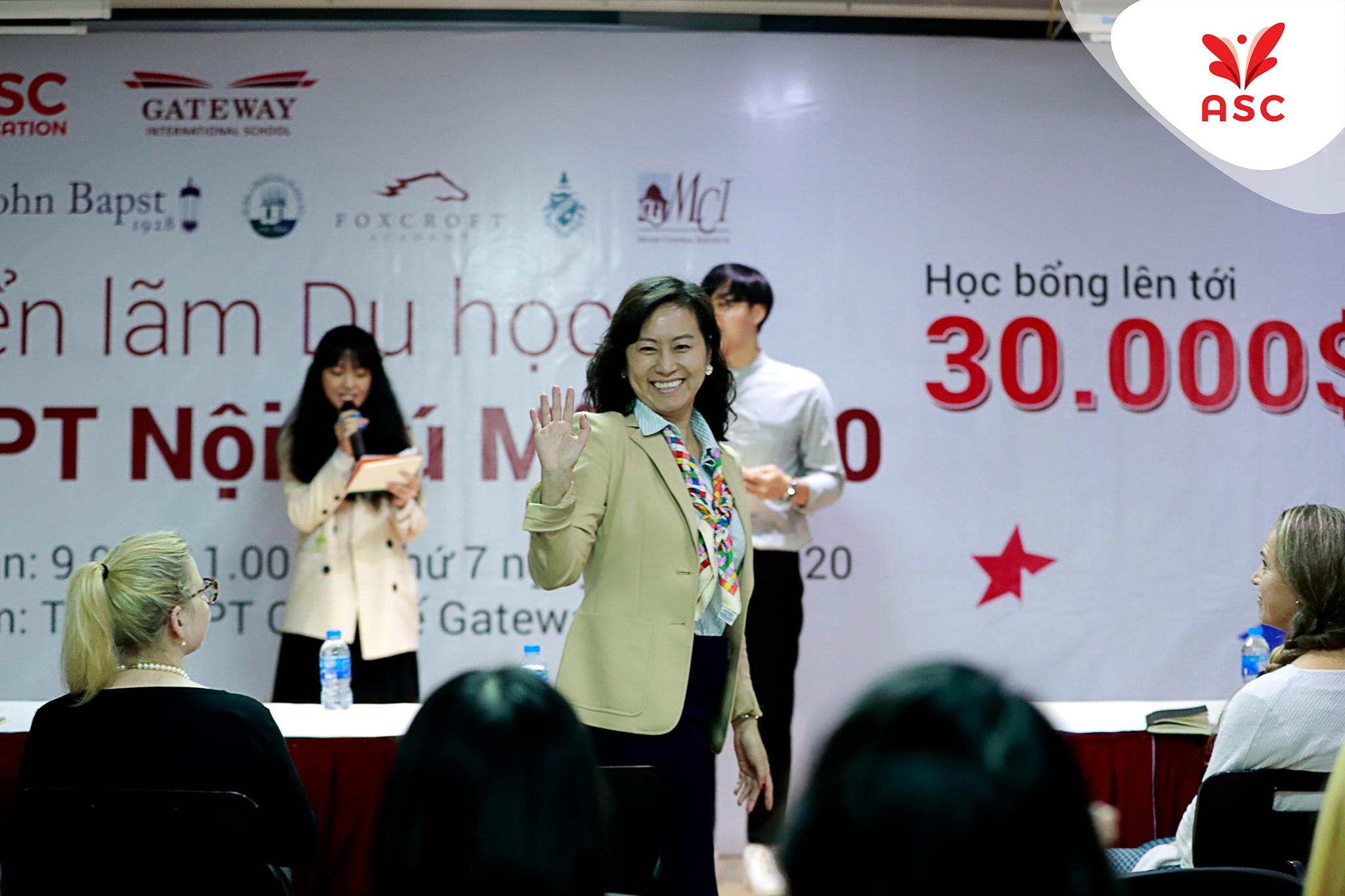 trien-lam-du-hoc-6-truong-thpt-noi-tru-my-2