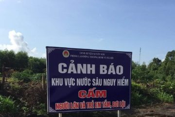 Lắp đặt biển báo tại các khu vực ao hồ (Ảnh: Sưu tầm internet)