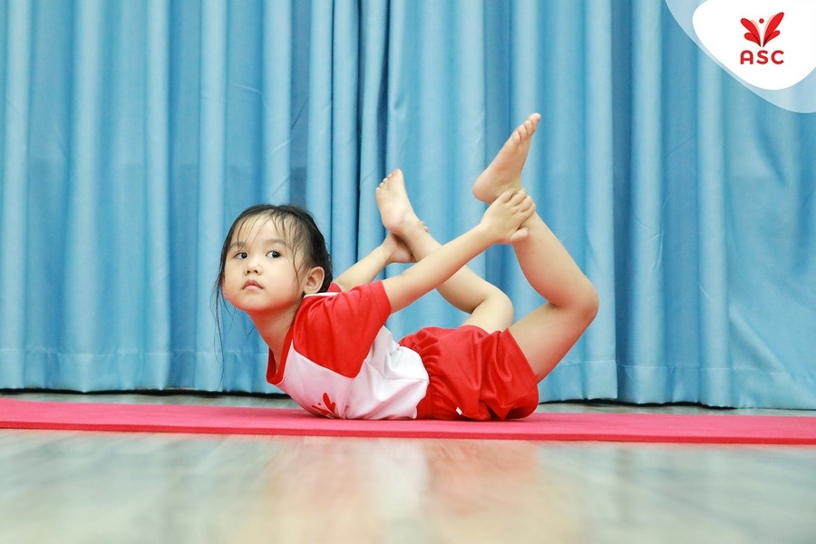 yoga-giup-be-nhan-dien-cam-xuc-va-thu-gian-3