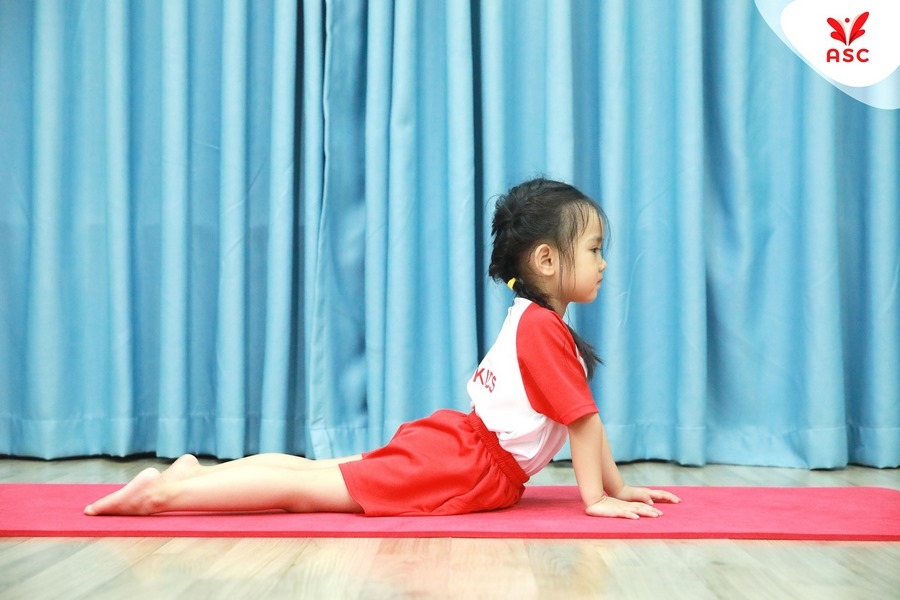 yoga-giup-be-nhan-dien-cam-xuc-va-thu-gian-4